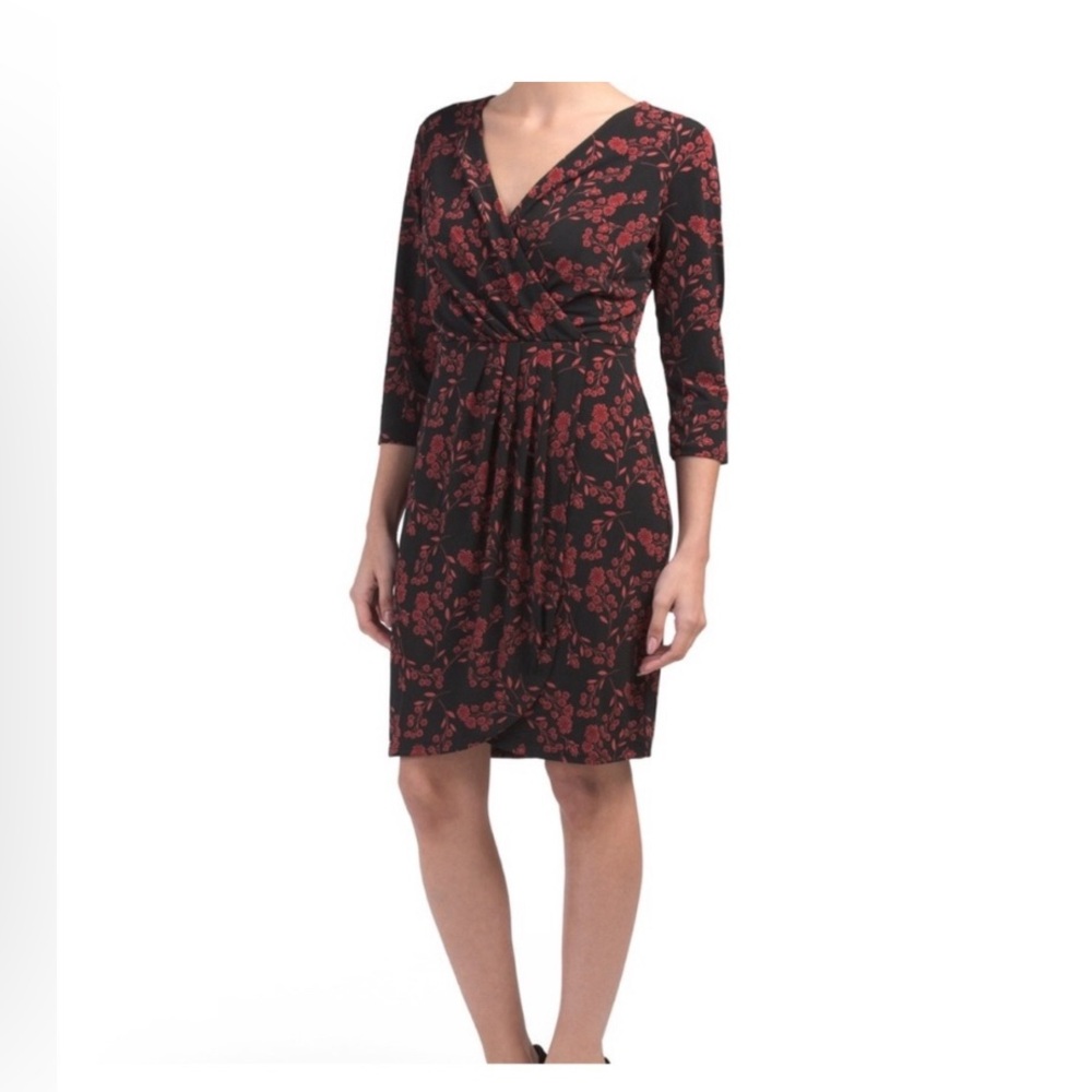 Tahari 3/4 sleeve v-neck wrap dress. Red and black floral size 8 - New with tag